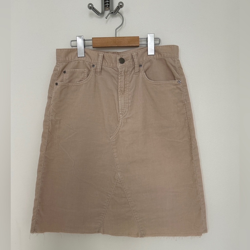 GAP Women’s Tan Skirt S – Casual, Versatile, Easy to Style, Everyday Wear